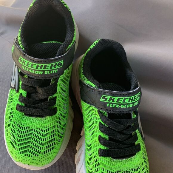 Take 50% OFF- Skechers Green and Black Sneakers Athletic Comfort, Size-13 - Picture 5 of 8